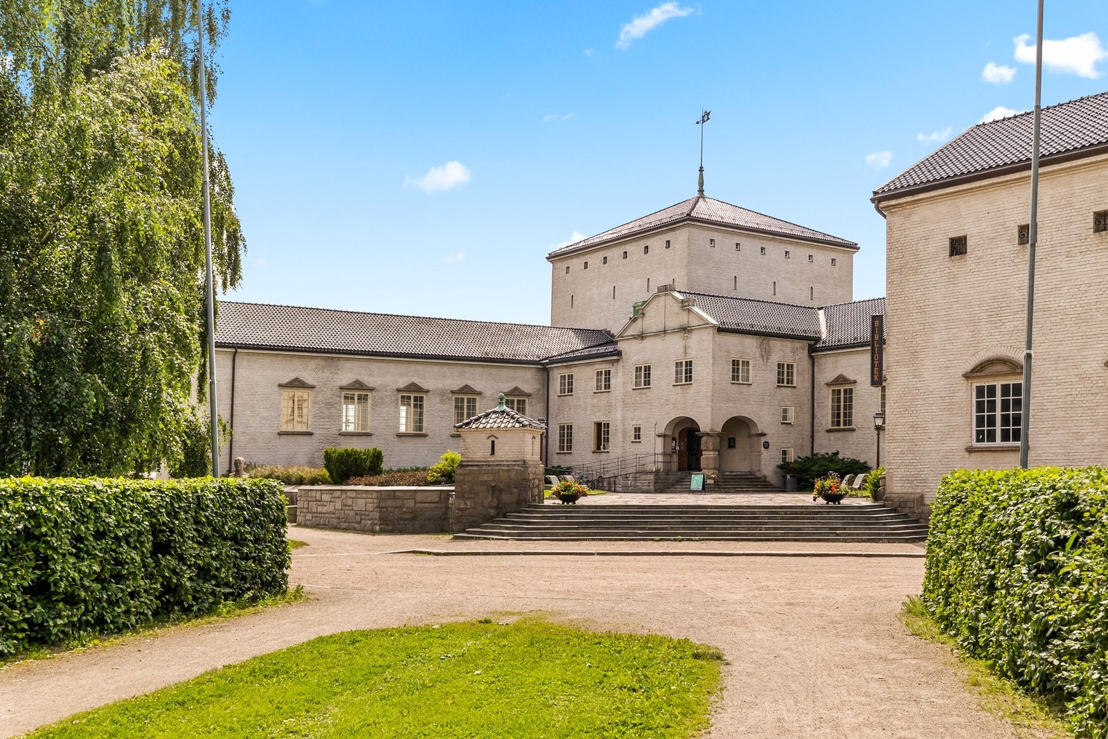 Fra boligen er det kun en kort spasertur til Fredrikstad bibliotek. Galleribilde