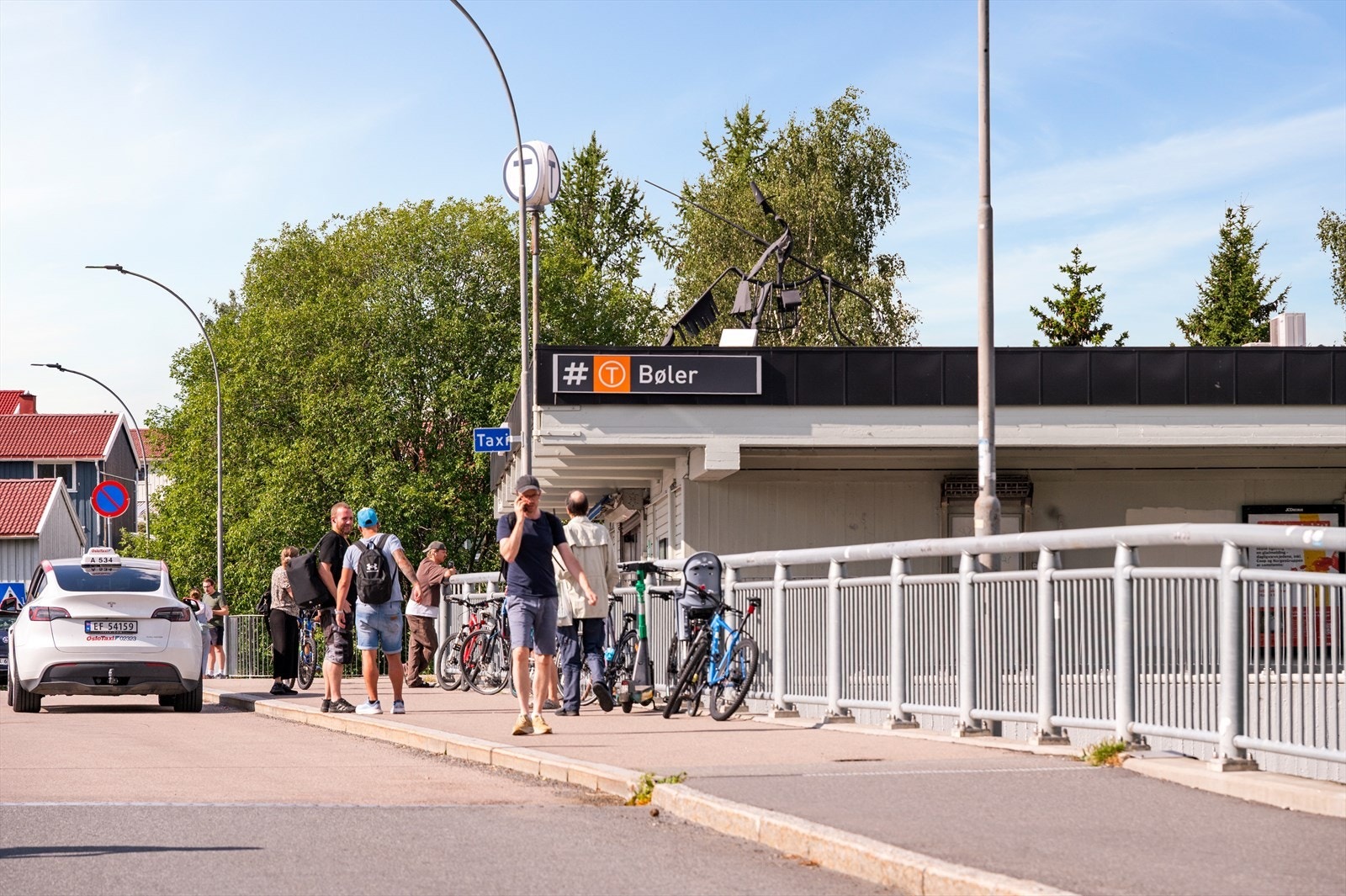 Her ligger også Bøler T-banestasjon. T-banens linje 3 stopper på Bøler og tar deg til sentrum på ca. 18 minutter. Galleribilde