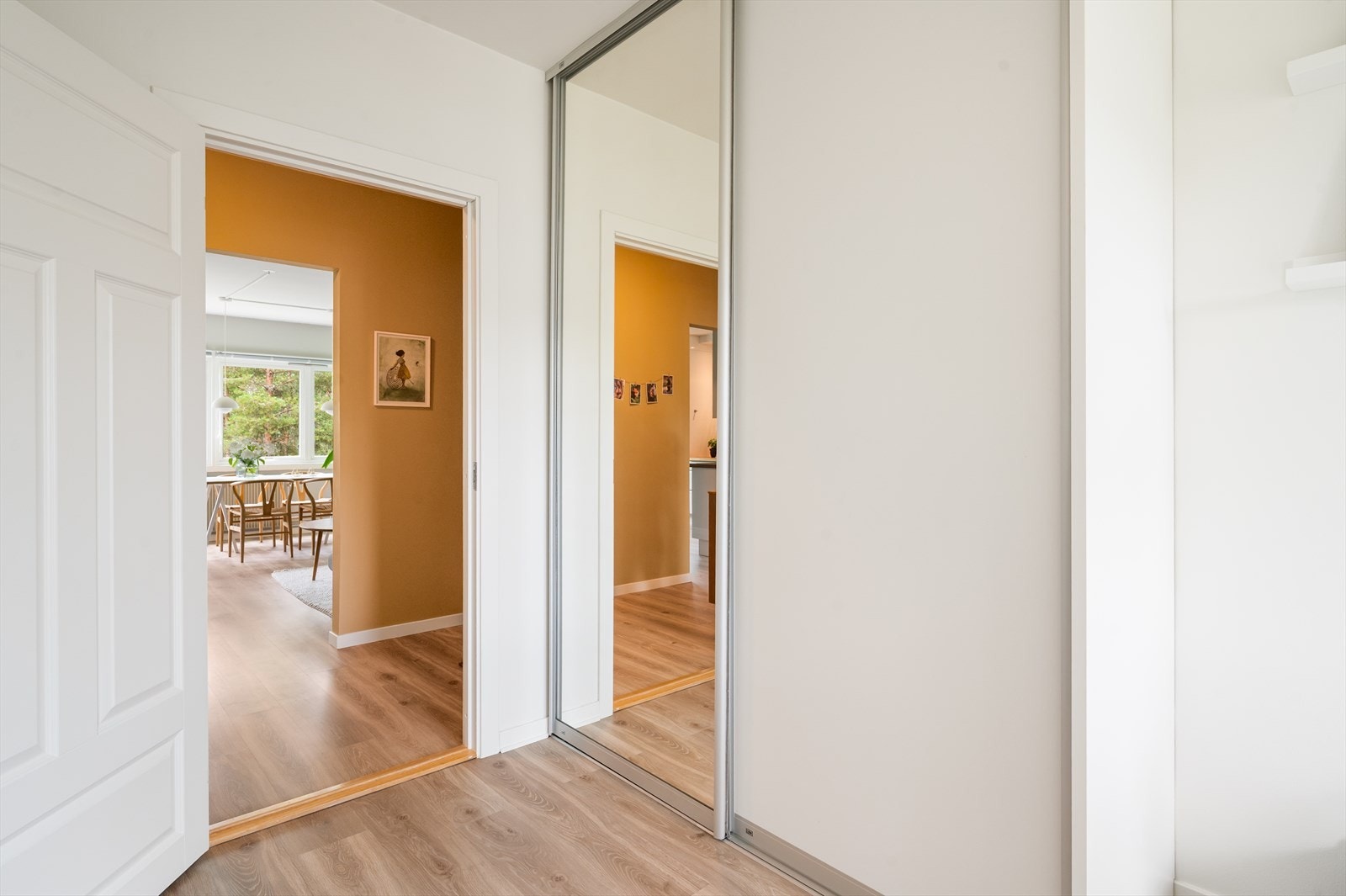 Leiligheten har gode oppbevaringsmuligheter. Andelen disponerer også to kjellerboder for ekstra lagringsplass, totalt 9 m². Galleribilde