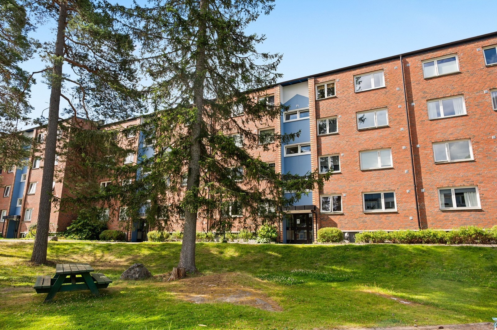Bølerskogen Borettslag II er et veletablert borettslag med 340 andeler. Det er ingen forkjøpsrett i laget, får du budaksept har du sikret deg boligen. Galleribilde