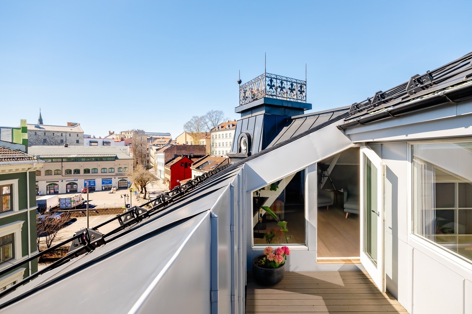 Velkommen til Rosteds gate 15A! En flott og innbydende "tårnleilighet" med særegent preg beliggende på Hammersborg Foto: Chris Borowiak Galleribilde