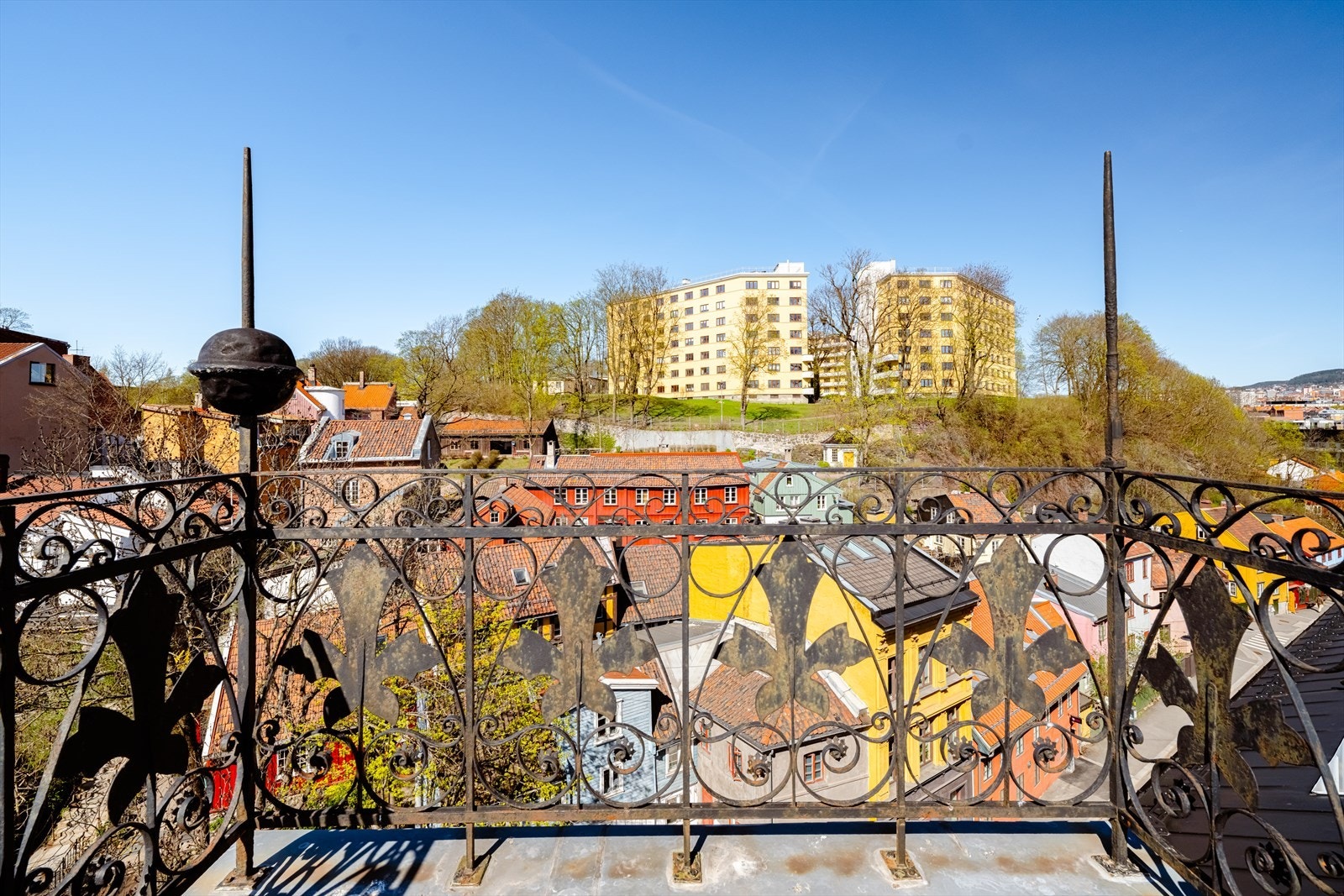 En unik toppleilighet med to takterrasser og eget tårn! Galleribilde