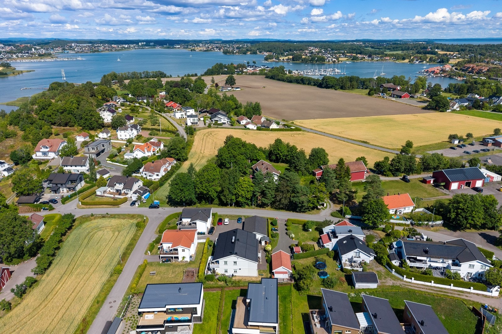 Dagligvarehandelen kan gjøres hos Spar Føynland, kun 6 minutter fra boligen. Galleribilde