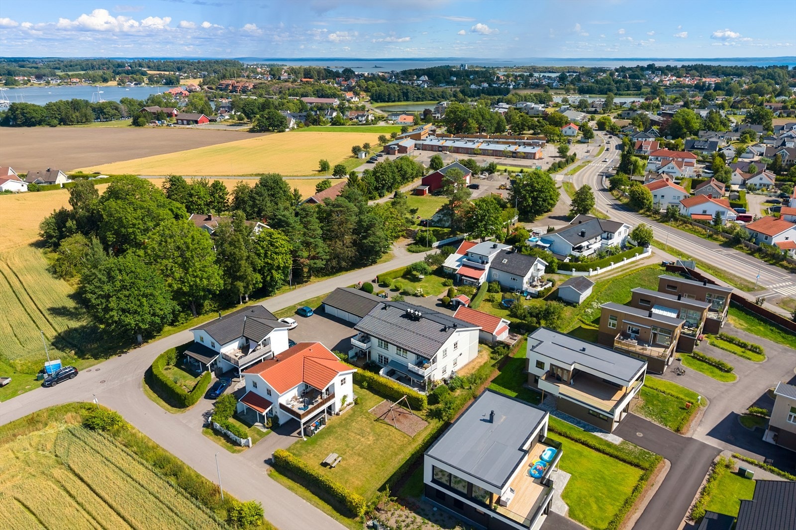 Fra eiendommen er det gangavstand til Føynland skole, ca. 4 minutter unna. Galleribilde