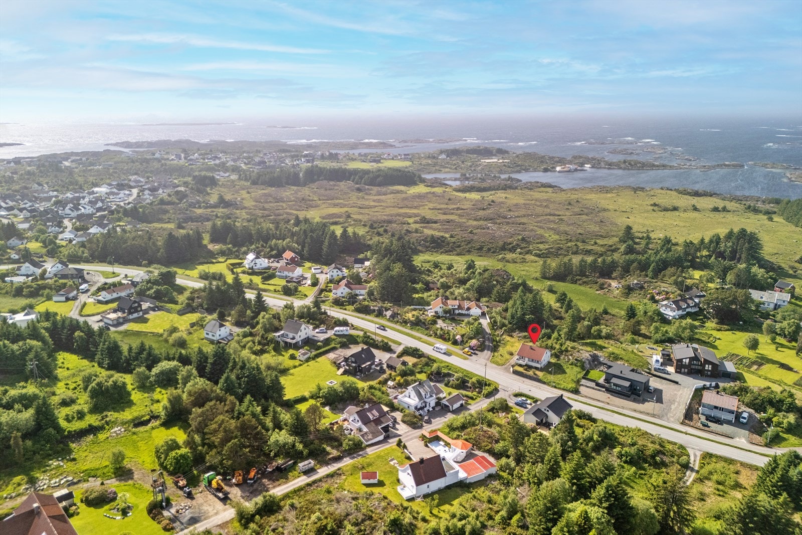 Fra eiendommen er det kort vei ut til kysten og havet. Galleribilde