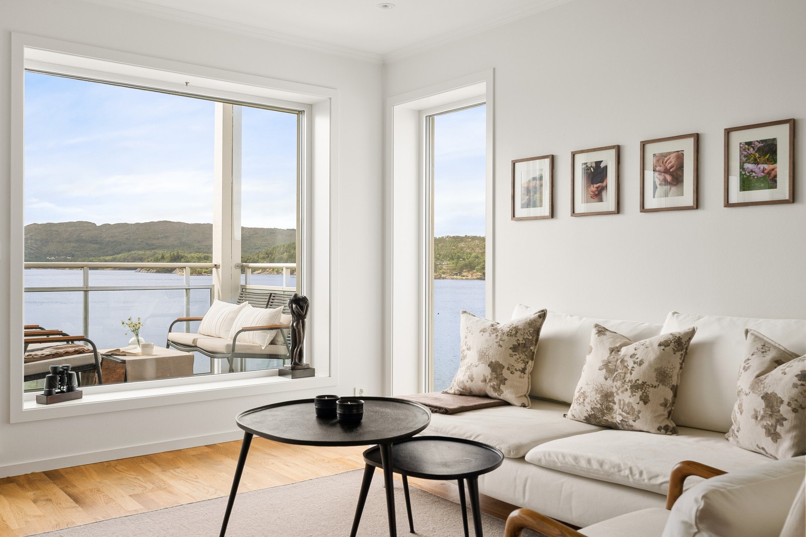 Leiligheten har vannbåren varme i alle rom utenom soverom og bod som sørger for behagelig temperatur året rundt. Galleribilde