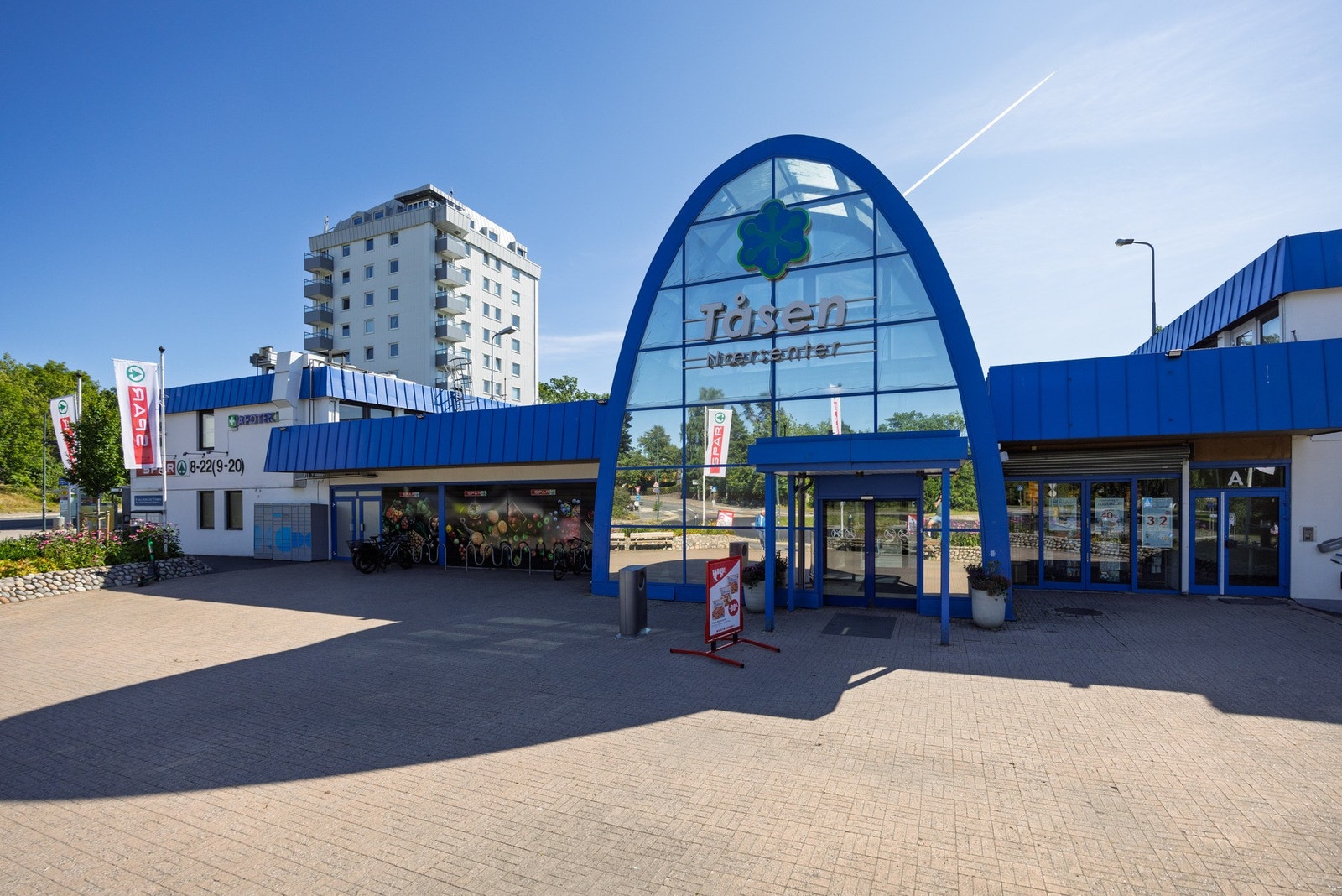 Fra boligen er det kort gangavstand til Tåsen Senter, som byr på et bredt utvalg av butikker og servicetilbud. Galleribilde
