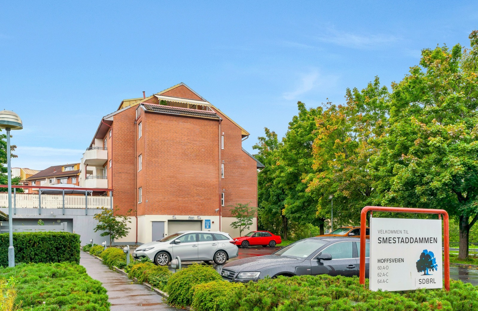 Egen gjesteparkering til gjester. Galleribilde