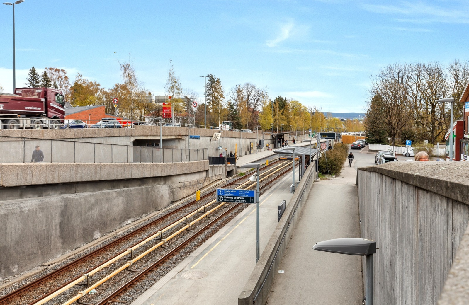 Kun 450 meters gange til Smestad T-bane. Galleribilde