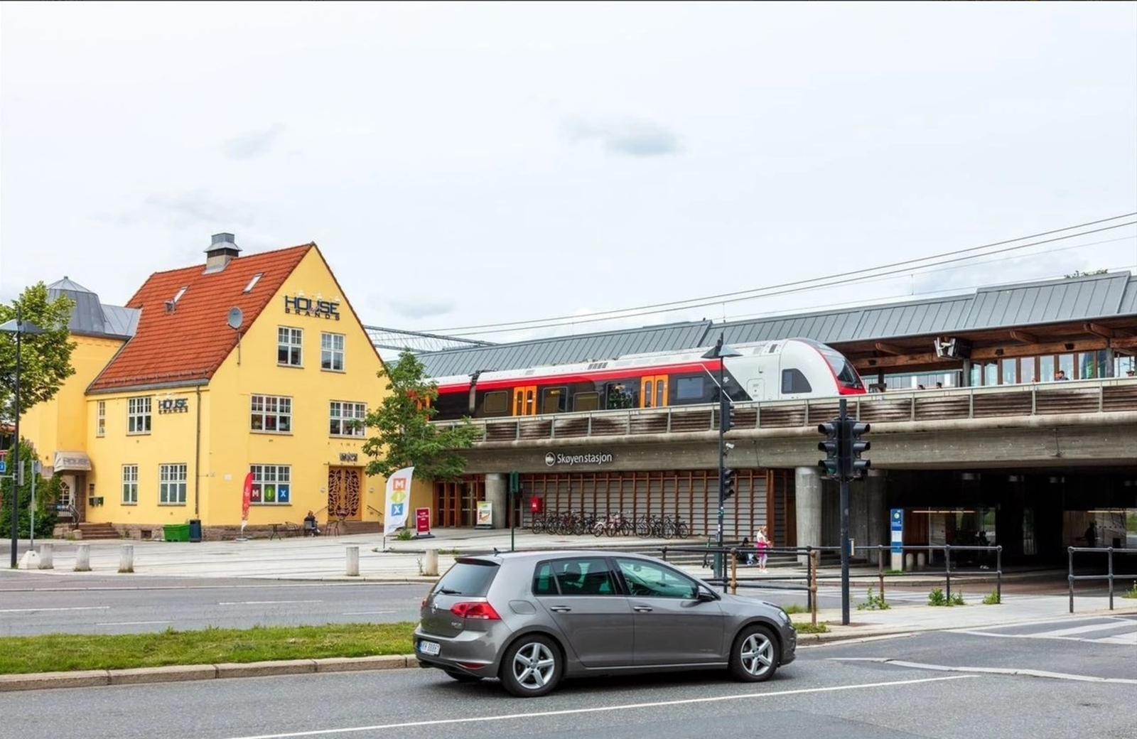 Fra boligen er det kort gangavstand til Skøyen togstasjon, hvor også Flytoget har stopp. Galleribilde