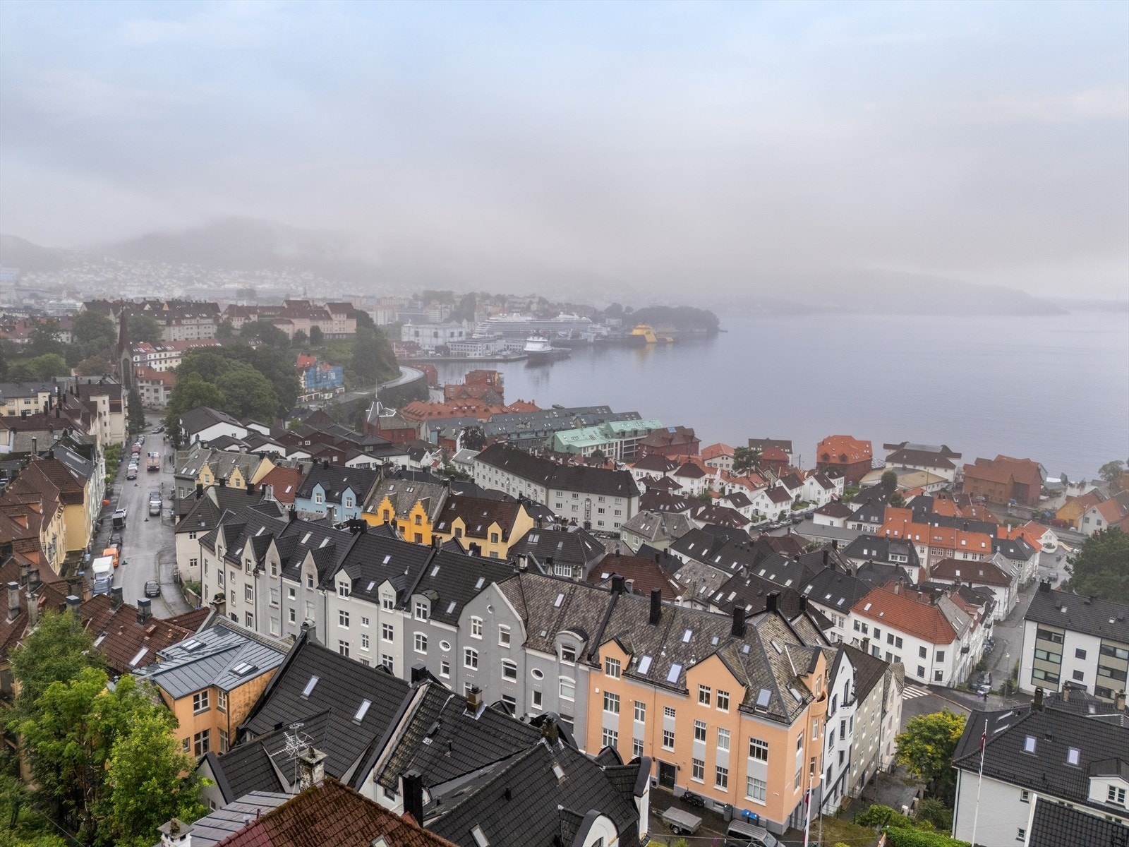 Det er knappe 20 minutters gange til Bryggen og ellers alt sentrum har å by på. Galleribilde