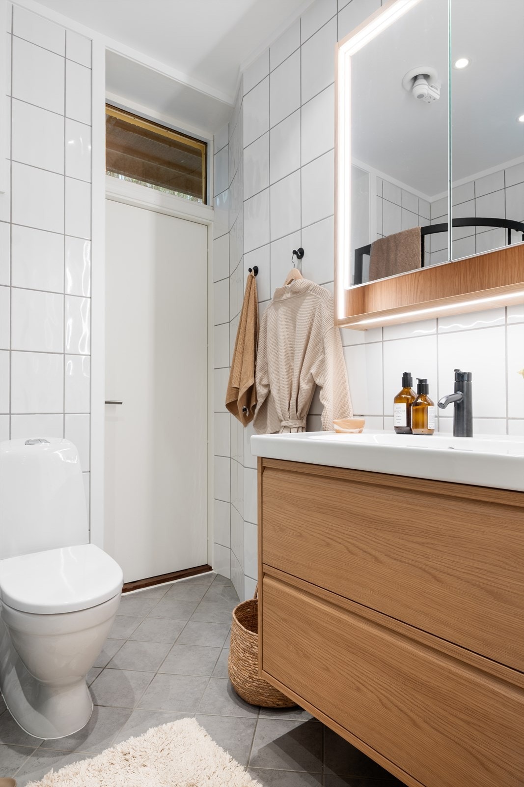 Fra badet er det dør ut til rømningsplatform. Galleribilde