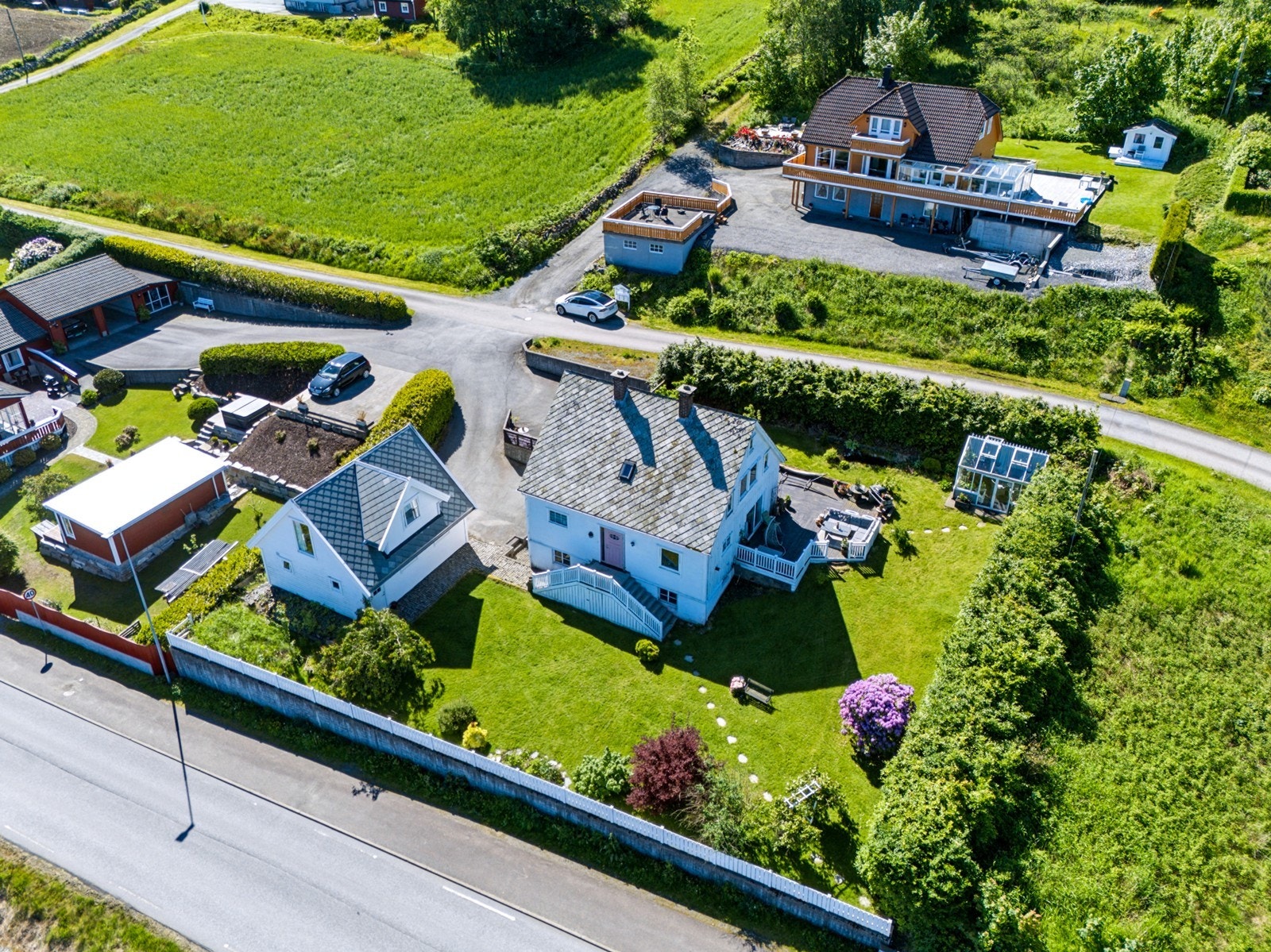 Tomten måler hele 961,6 m² Galleribilde