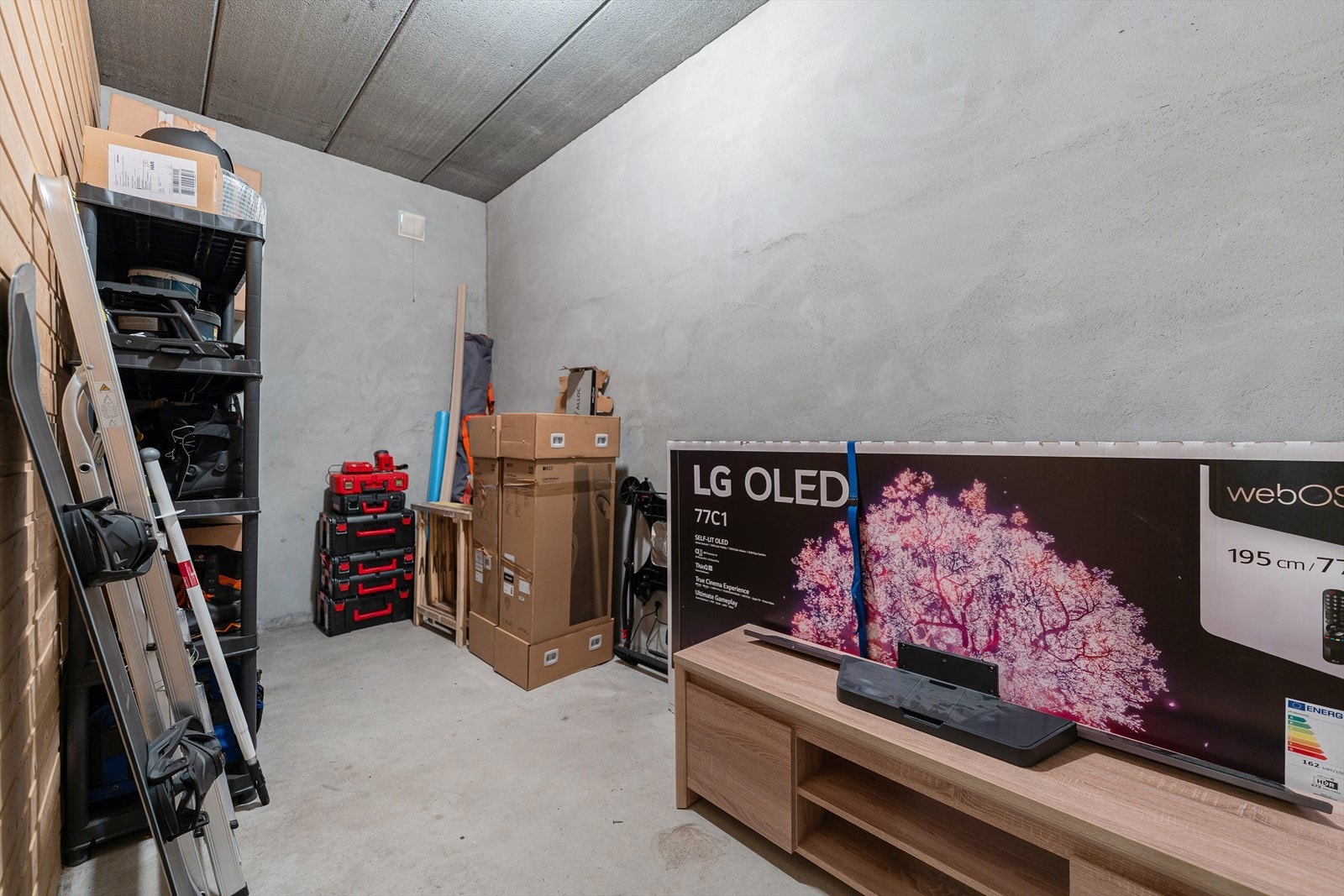 Leiligheten disponerer bod i felles kjeller, som gir ekstra oppbevaringsplass for sesongutstyr og annet tilbehør. Galleribilde