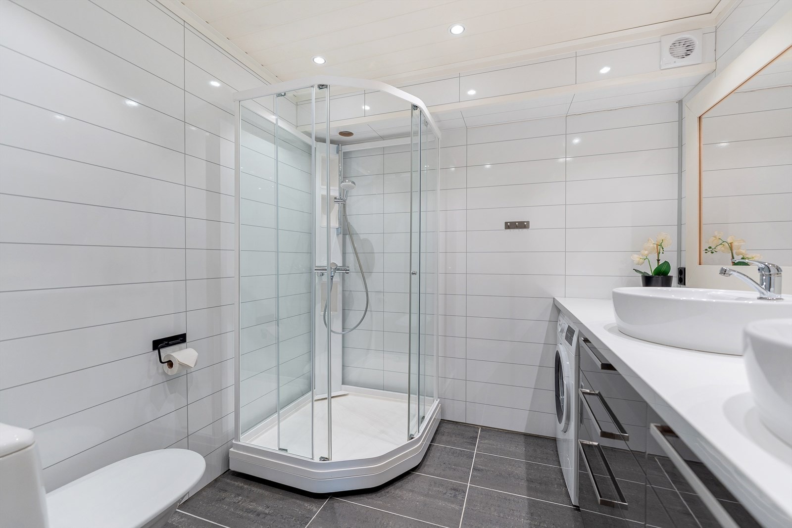 Badet har opplegg for vaskemaskin. Galleribilde
