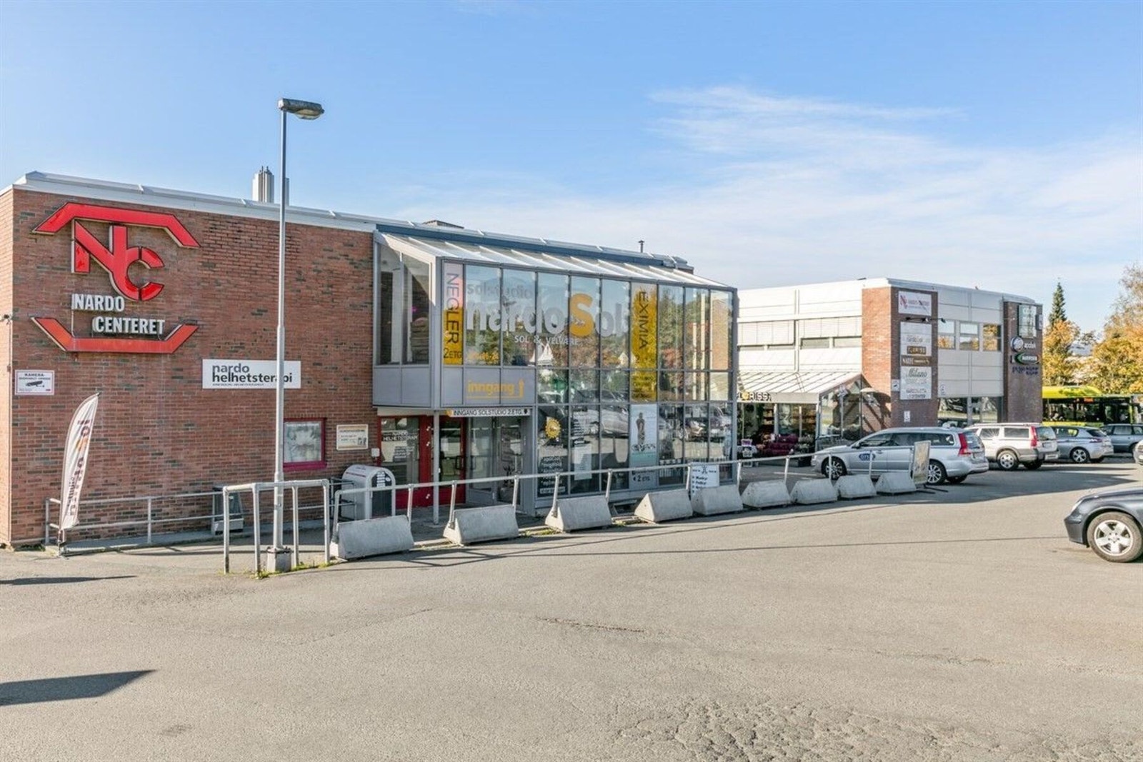 Nardocenteret finner man i kort gåavstand fra leiligheten som har det meste man trenger i hverdagen Galleribilde