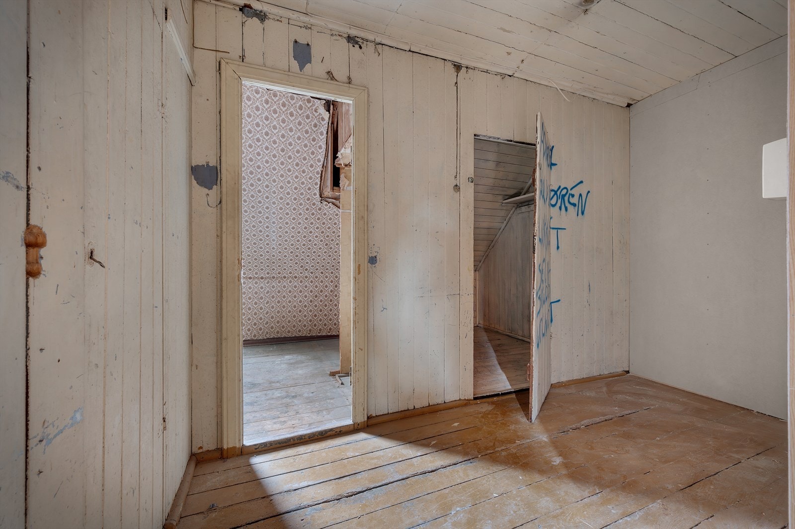 - Det uinnredede loftet måler hele 20 m² og har tilkomst via felles trappeoppgang - Galleribilde