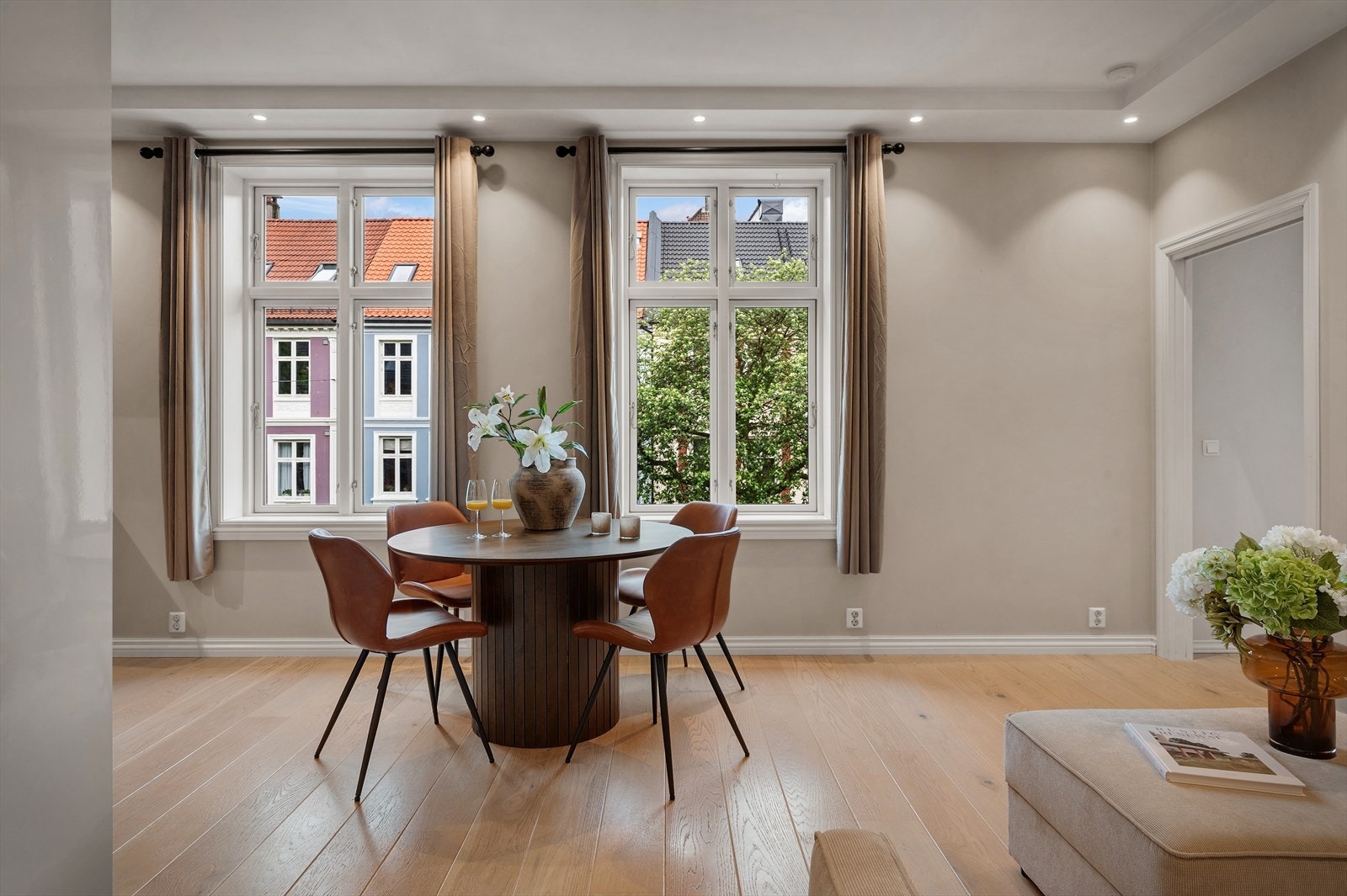 - Bosett deg midt i Bergen sentrum, med kort vei til alt en skulle trenge av fasiliteter og servicetilbud - Galleribilde