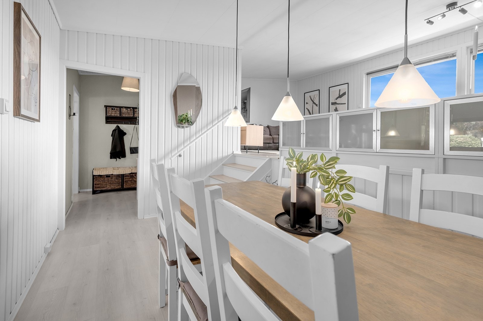 Artig løsning med skap som romdeler Galleribilde