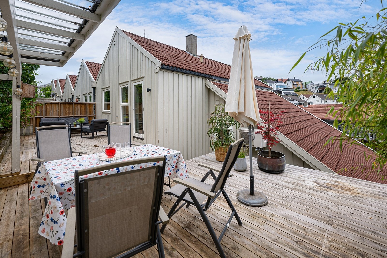 Stor og skjermet terrasse / platting på 43 m² Galleribilde