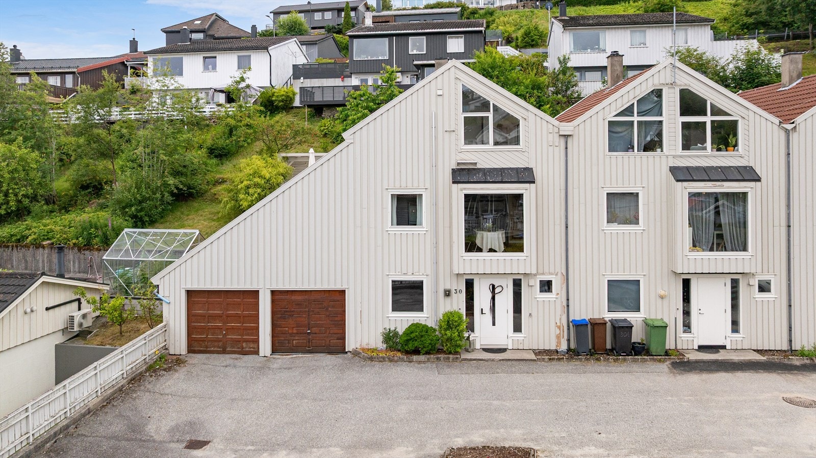 Berlandsveien 30 er et innholdsrikt enderekkehus med praktisk beliggenhet og kort vei til det meste Ålgård har å by på. Foto: John Mossige Galleribilde