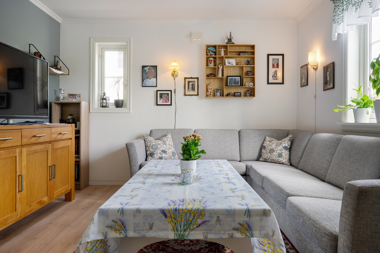 Stuen i utleieleilighet vendt mot vest. Galleribilde