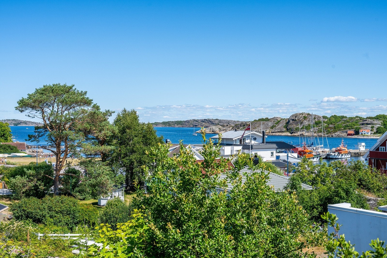Et perfekt sted for deg som ønsker en enkel og komfortabel bolig i naturskjønne omgivelser med sjø, badeliv, turmuligheter og hyggelige spisesteder rett i nærheten Galleribilde
