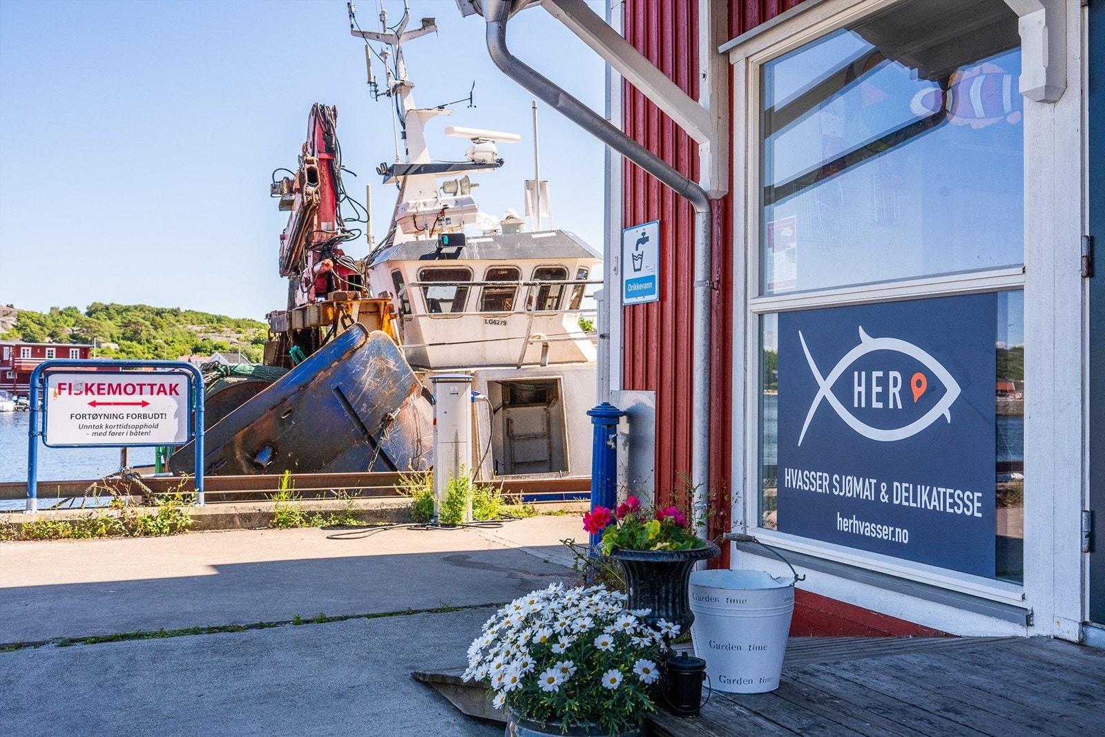 Hele året er det flott på Hvasser med en god blanding av naturens stille sang, fargespill og den klare friske sjøluften. Galleribilde