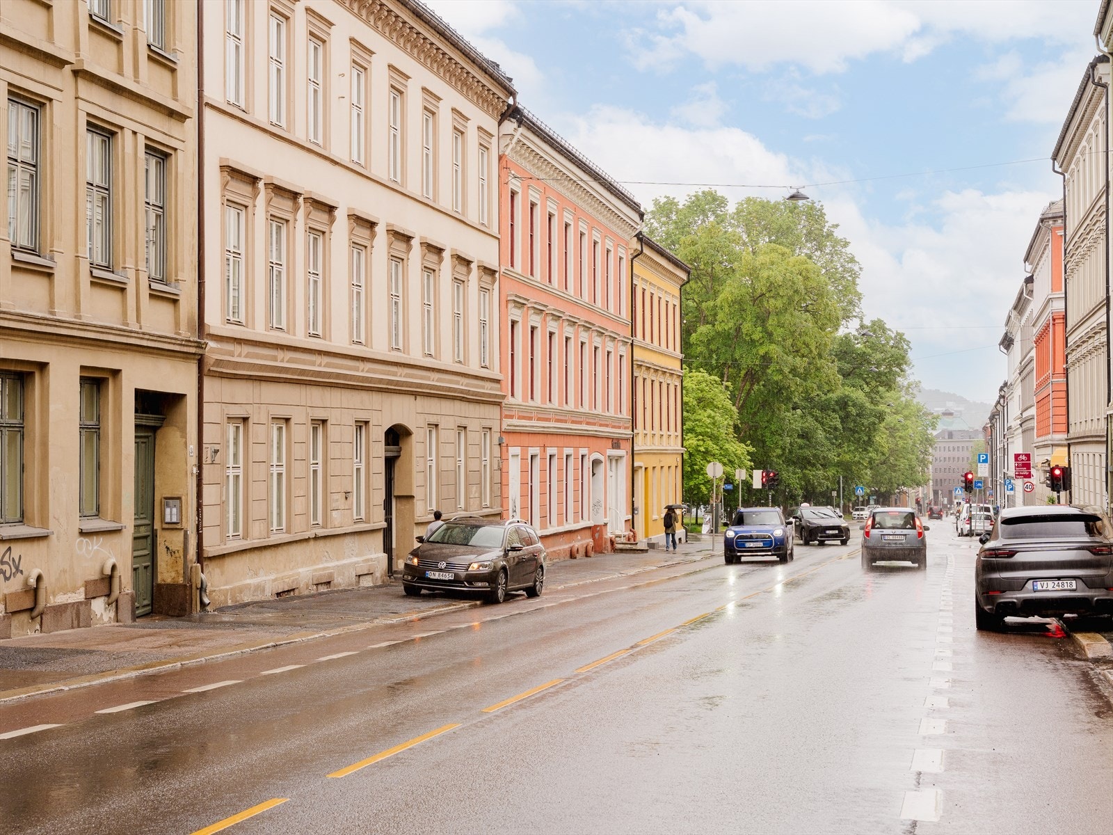 Leiligheten ligger midt i hjertet av Grünerløkka med "alle" fasiliteter rett utenfor døren. Galleribilde