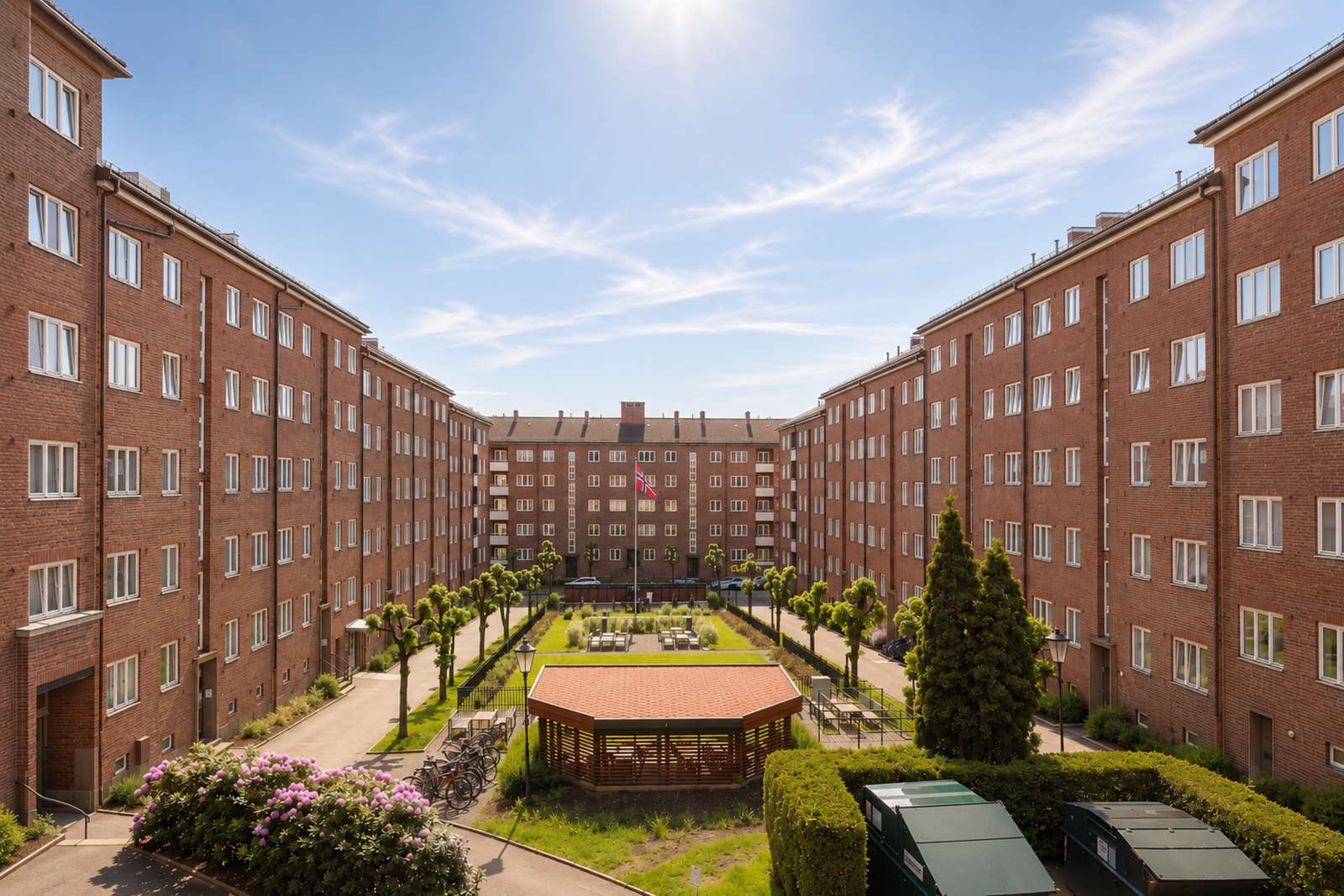 Selgers ord: En stor del av grunnen til at vi har trivdes så godt er også Engelsborg borettslag. Det er et veldig rolig og hyggelig borettslag. Vi har fått veldig fine naboer og har alltid følt oss velkomne og hjemme her. Galleribilde