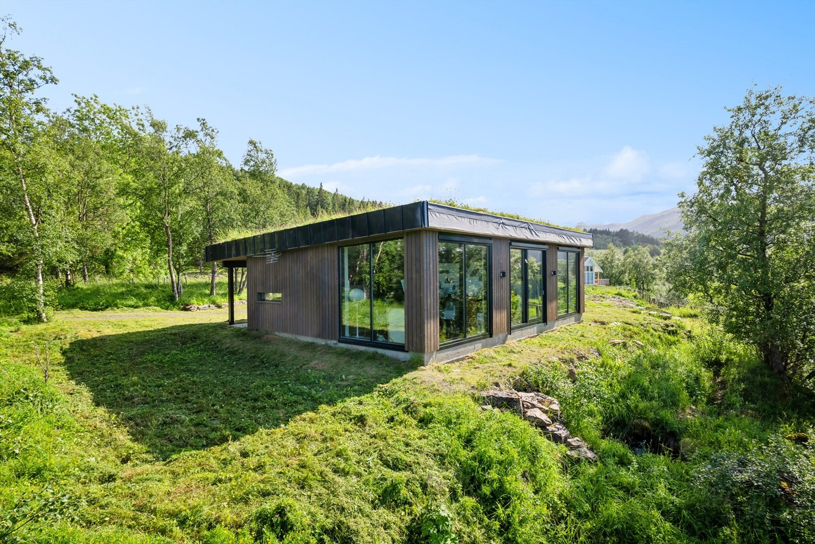 Hytte på Forstranda med praktfull, landlig og idyllisk beliggenhet. Galleribilde