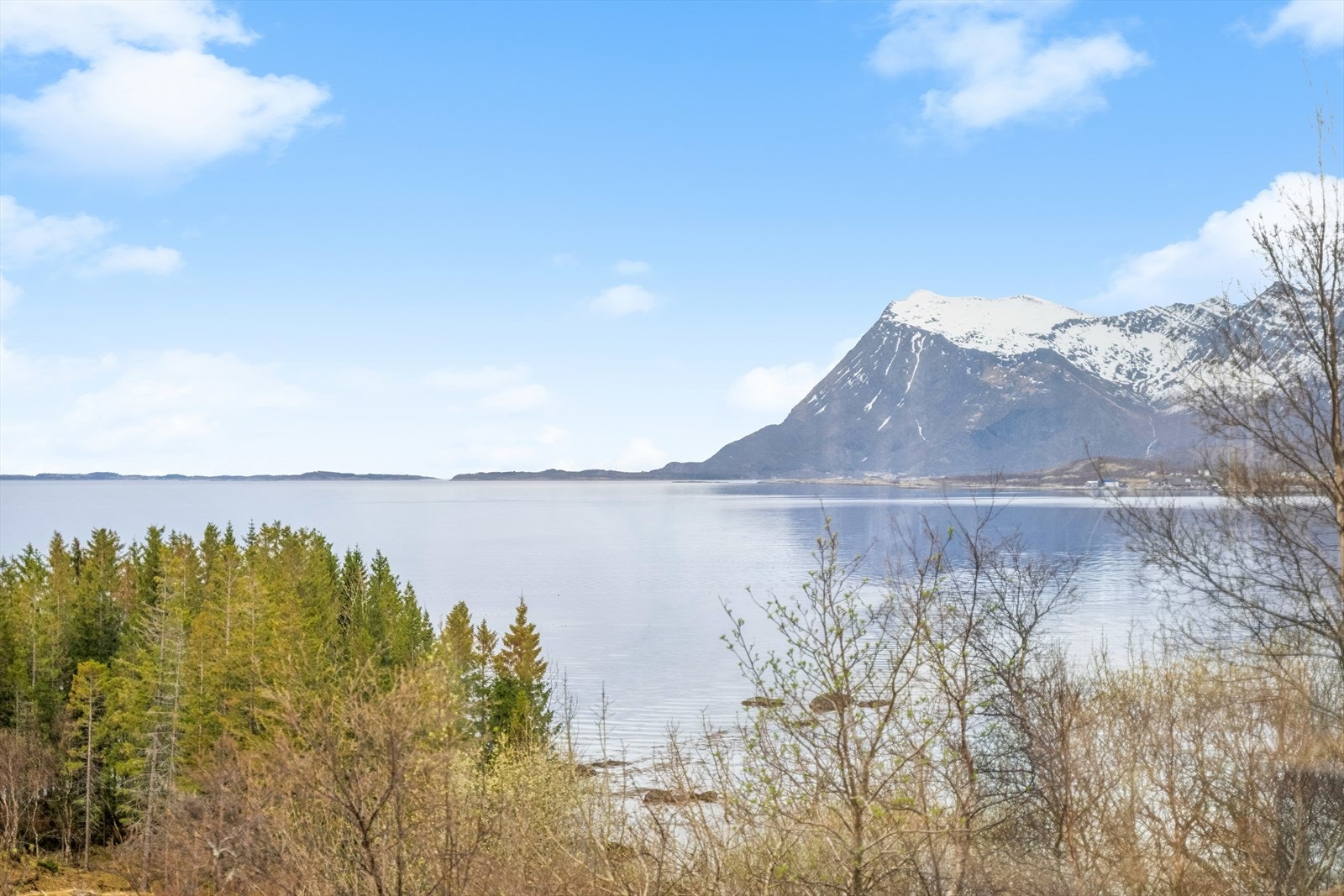 Her får du en flott fritidseiendom med praktfull, landlig og idyllisk beliggenhet! Galleribilde