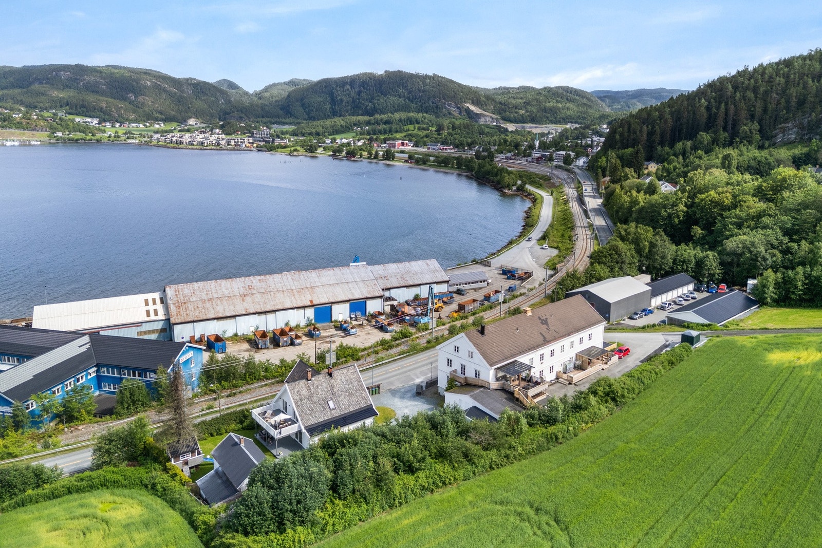 Kort vei til Hommelvik skole, barnehage, bussholdeplass, tog og butikker. Galleribilde