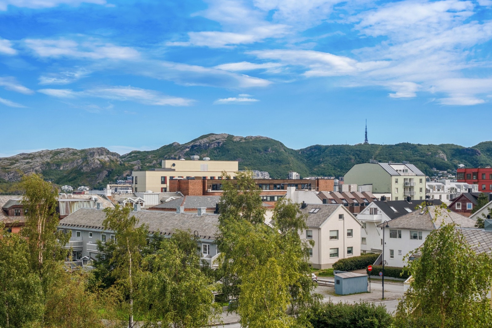 Nærhet til turområder og byfjellene som omkranser Bodø. Galleribilde