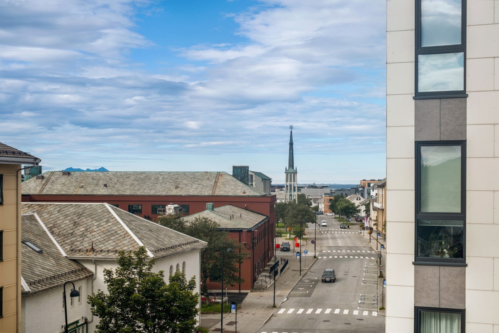 Utsikt mot Bodø domkirke, et av byens landemerker. Galleribilde
