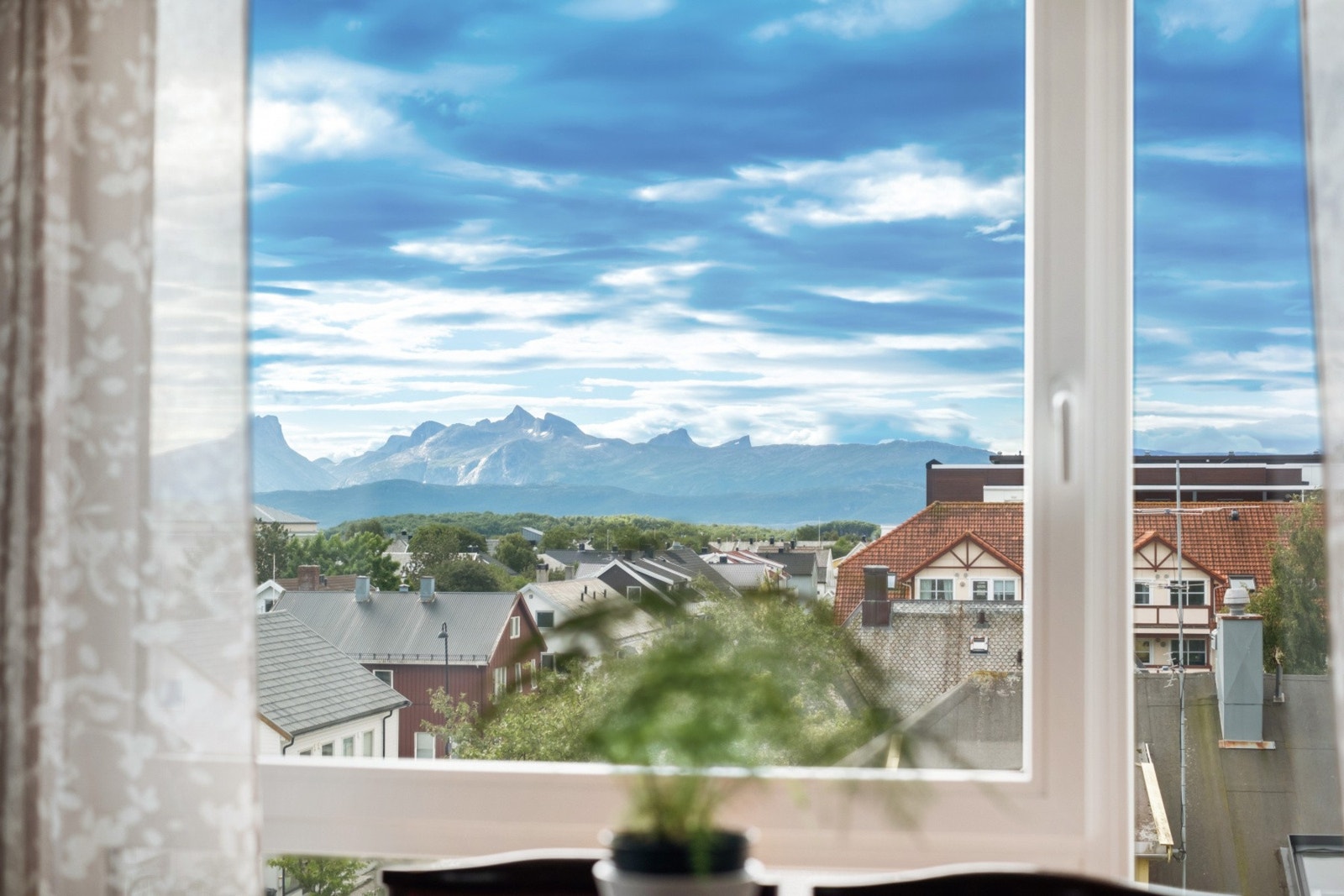 Leiligheten er gjennomgående og har vinduer med 3-lags glass. Galleribilde