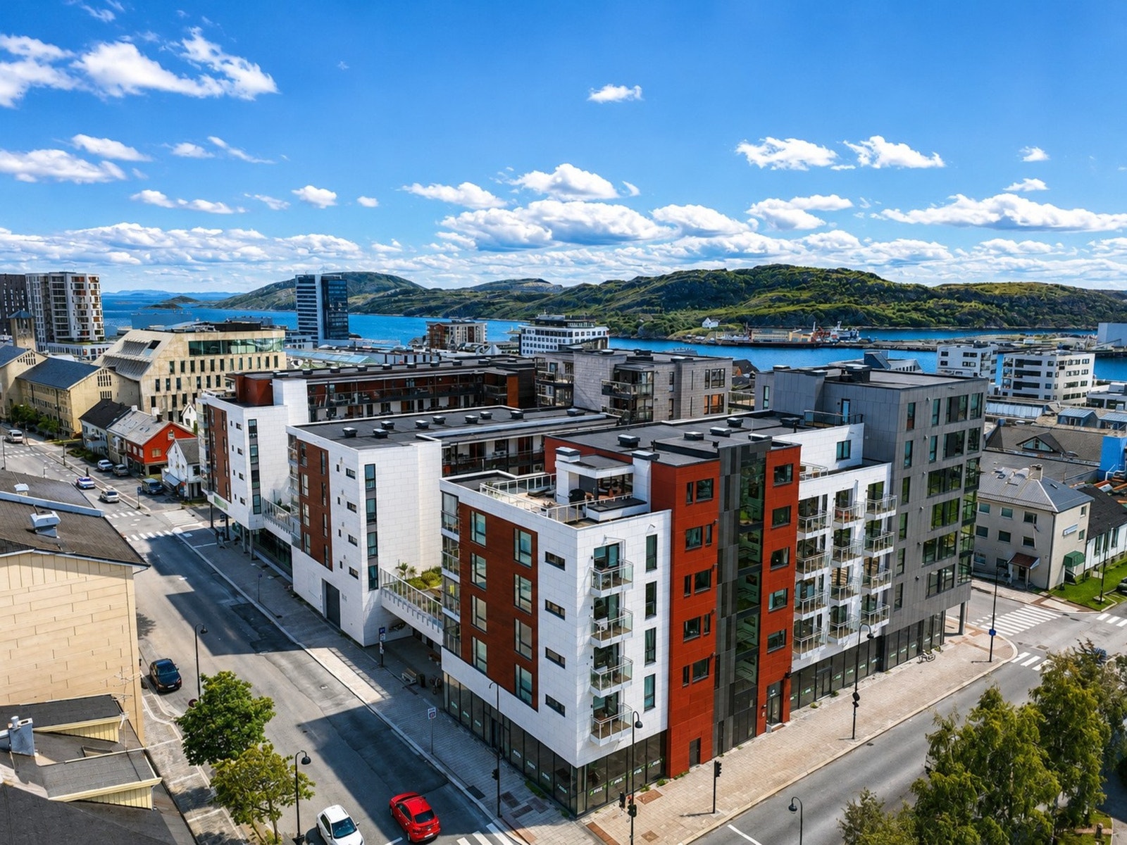 Her bor du med umiddelbar nærhet til alt Bodø sentrum har å by på. Galleribilde