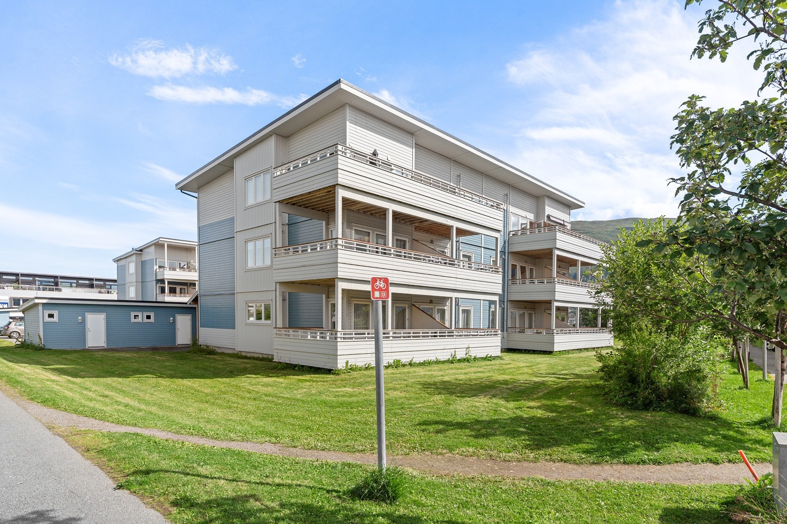 Leiligheten har god planløsning og en veranda på 10 kvm med svært gode solforhold!