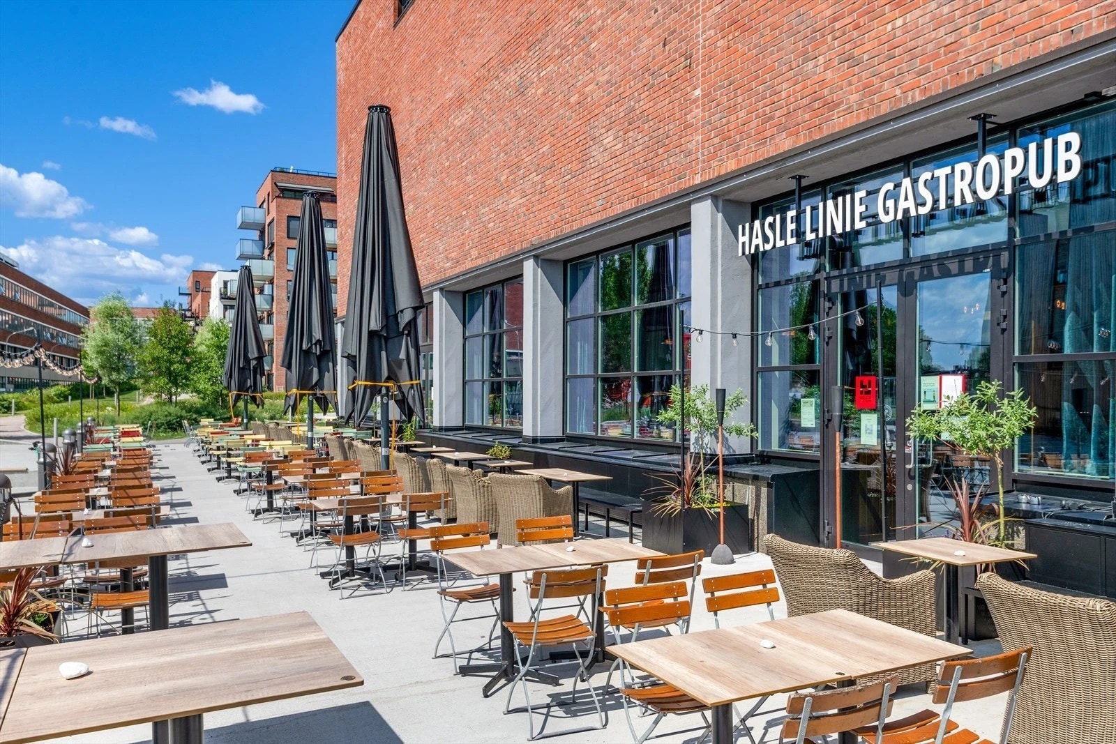 Hasle Linie Gastropub er en moderne gastropub med avslappet atmosfære i det ærverdige Vinslottet på Hasle. Galleribilde