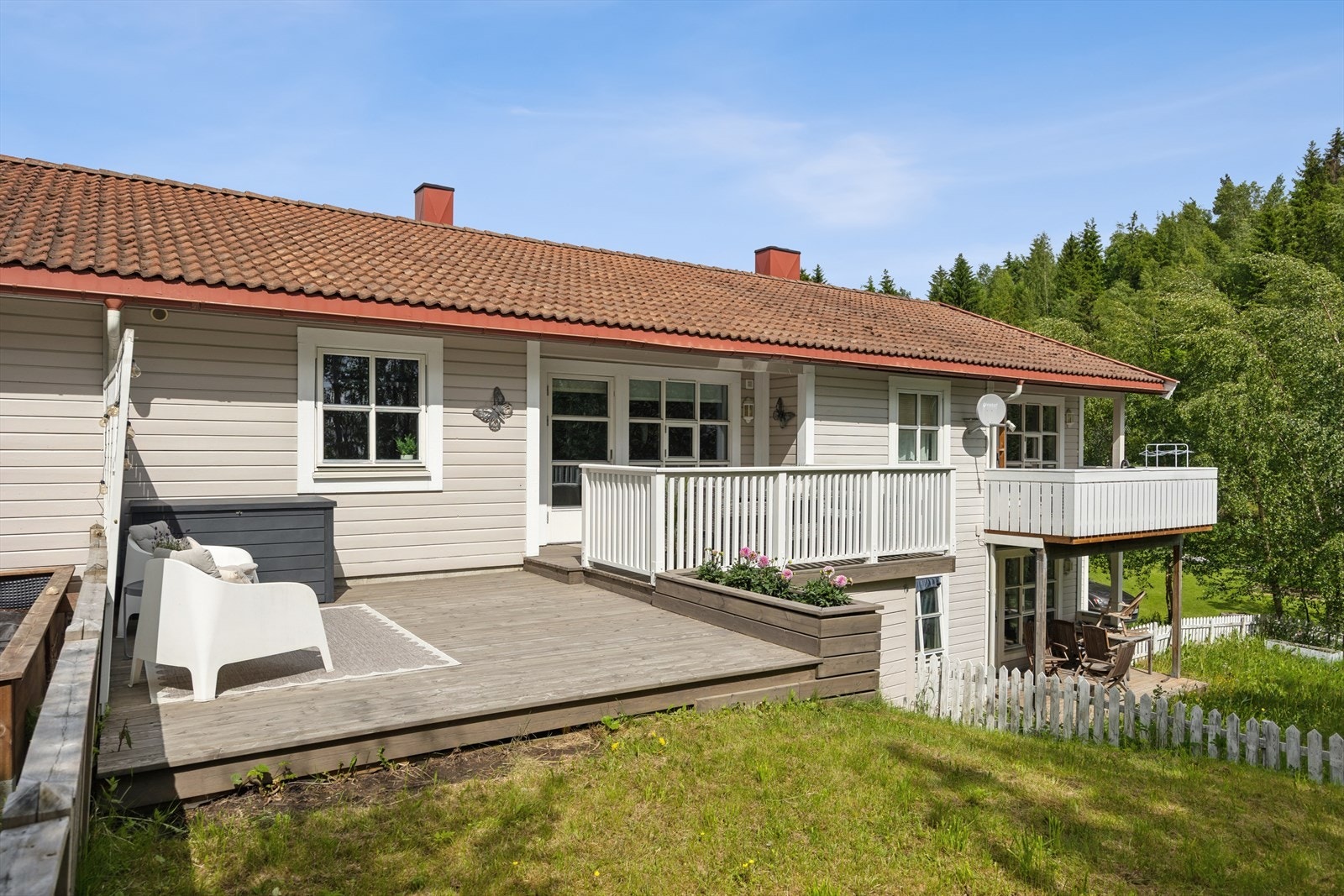 Mange vil nok sette pris på terrassen, som vender mot sør og følgelig byr på svært gode solforhold. Galleribilde