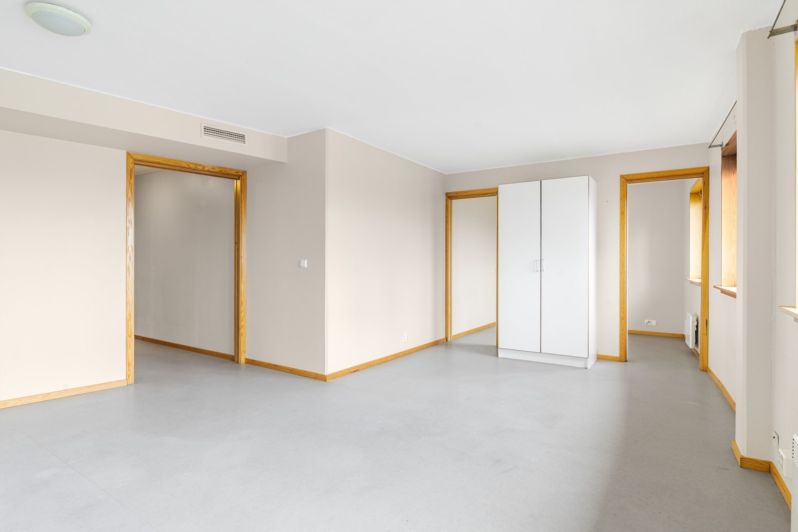 Del av stue mot soverom og entre Galleribilde