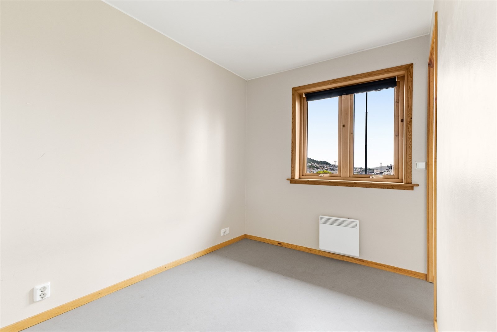 Soverom med vindu Galleribilde