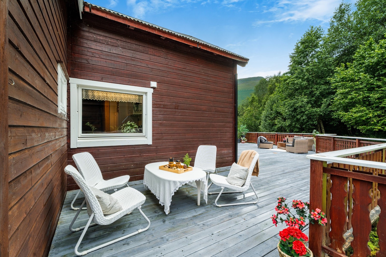 Mot vest har man hele 88 kvm med terrasse som er helt uten innsyn. Galleribilde