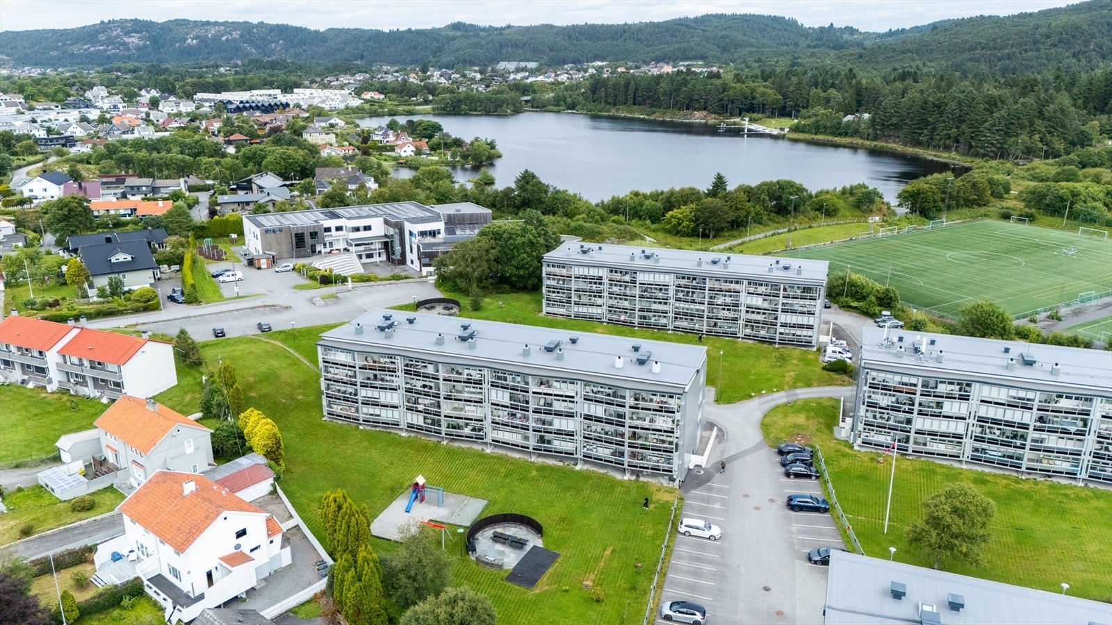 Beliggenheten byr på kort vei til flotte turområder og rekreasjon. Galleribilde