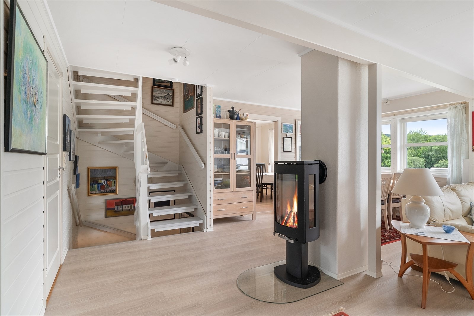 Lun og god vedovn for kos og hygge. Galleribilde