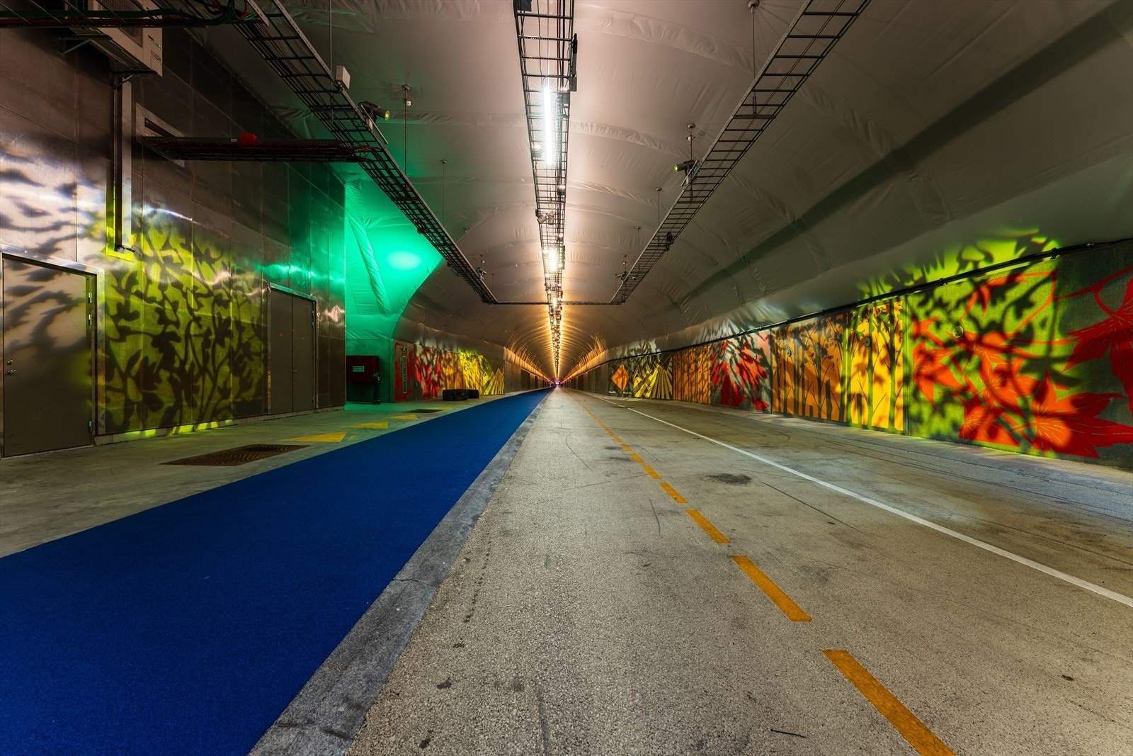 Sykkeltunnelen til Fyllingsdalen er verdens lengste spesialbygde tunnel for syklister og fotgjengere, med en lengde på 2,9 kilometer. Den er godt opplyst og passer perfekt for både sykling, løping og gåturer - uansett vær. Galleribilde