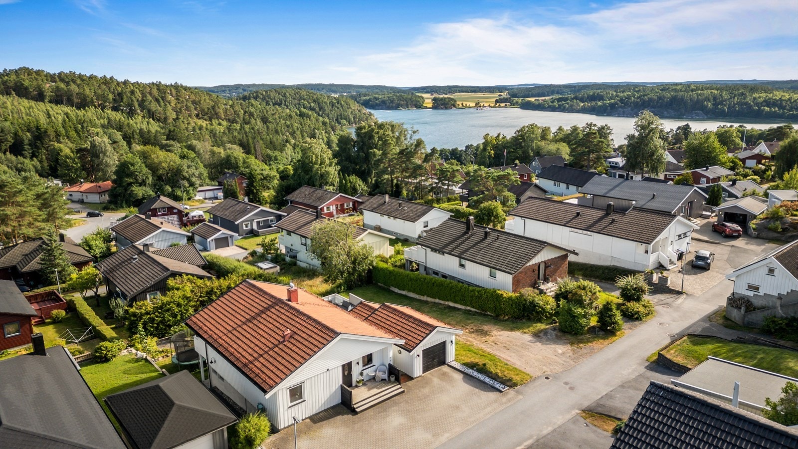 Fra eiendommen er det kort vei til Glomma med fine tur- og rekreasjonsmuligheter. Galleribilde