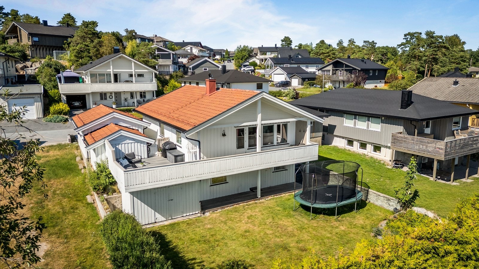 Eiendommen ligger fint til i et familievennlig nabolag. Galleribilde