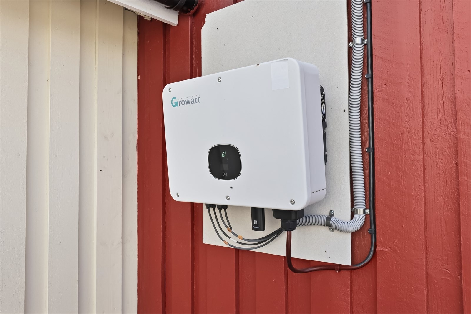 Driftsbygningen er utstyrt med solcelleanlegg som gir energieffektiv drift. Galleribilde