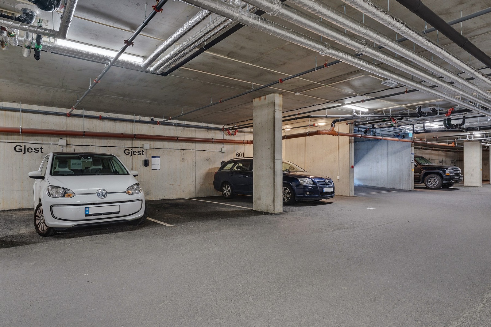 - Sameiet har gjesteparkering i garasjen - Galleribilde